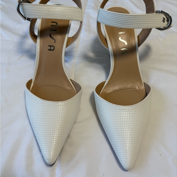 Unisa Shoes - NEW- Unisa White Textured, pointed  toe pump. 8